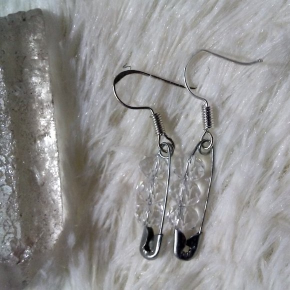 Kawaii Harajuku Safety Pin Dangle Earrings - Picture 6 of 6